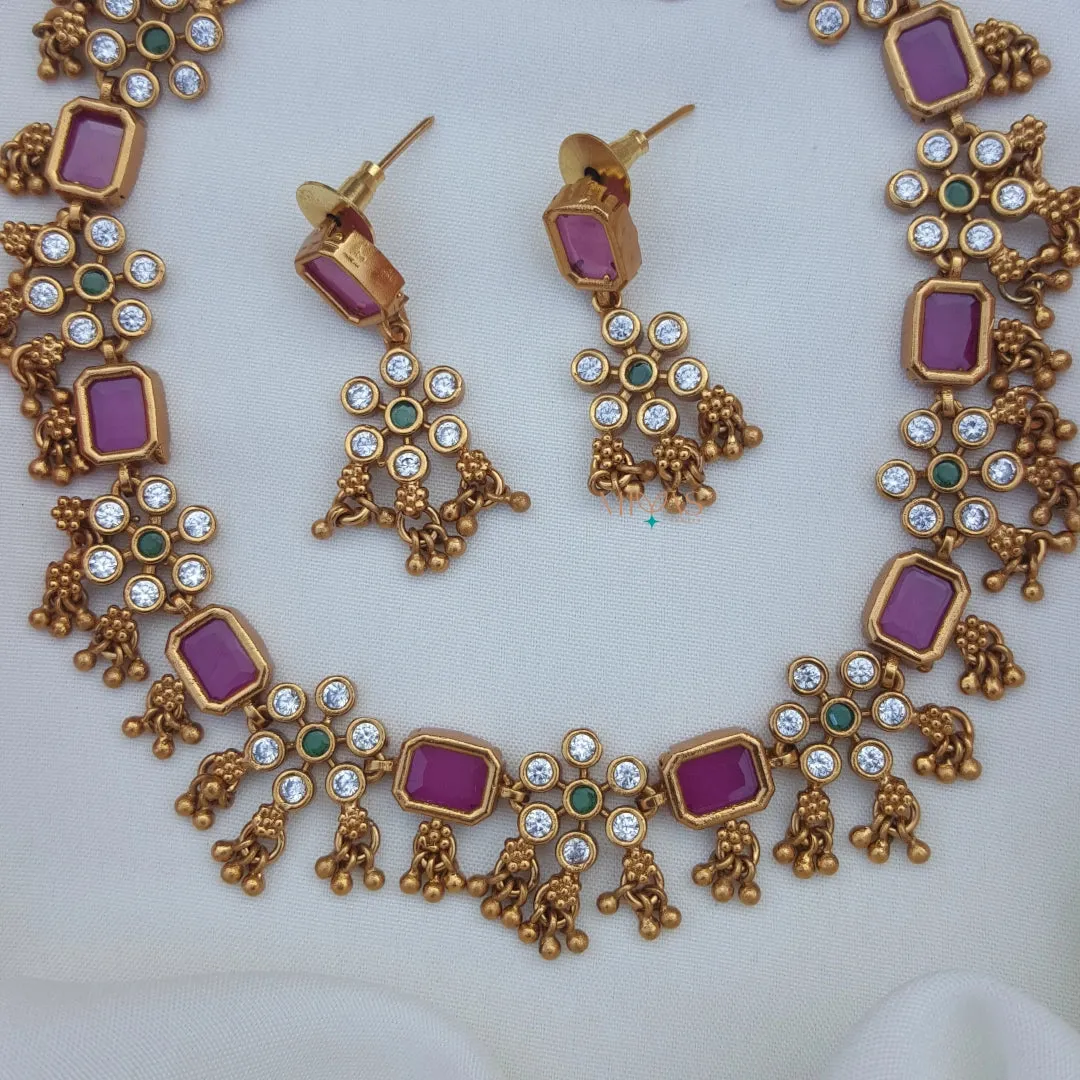 Dazzling Flower Design Necklace with Gold Beads