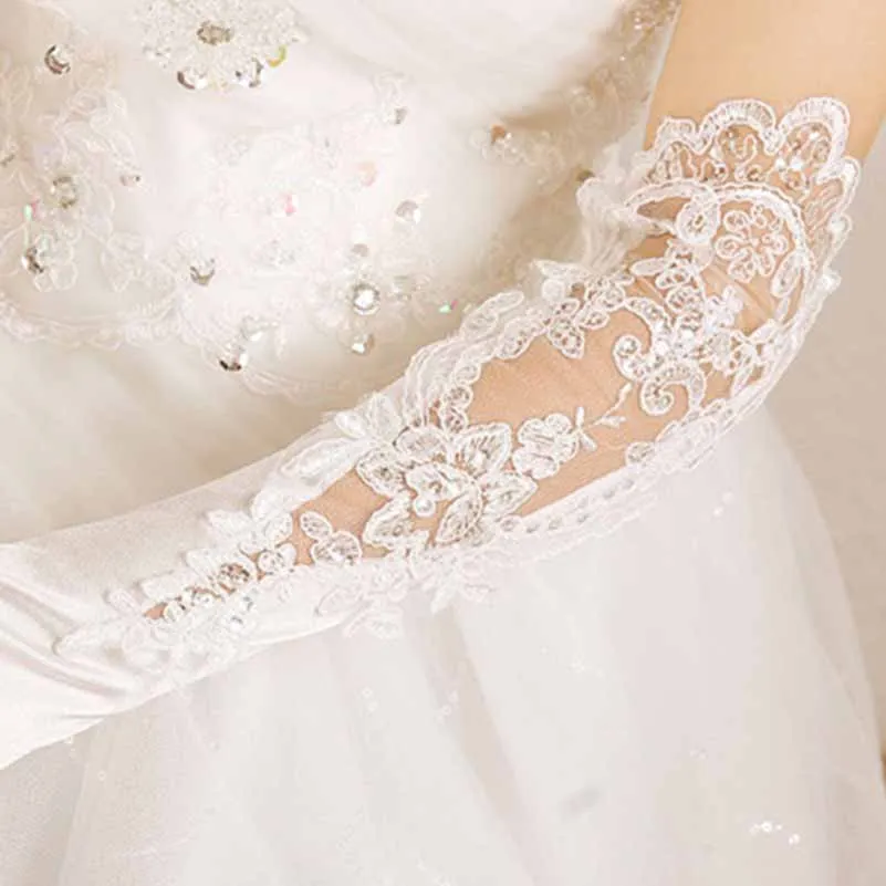 Graceful Cloth With Applique Wedding Gloves