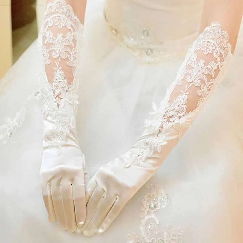 Graceful Cloth With Applique Wedding Gloves