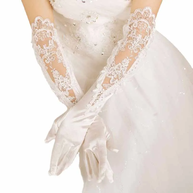 Graceful Cloth With Applique Wedding Gloves