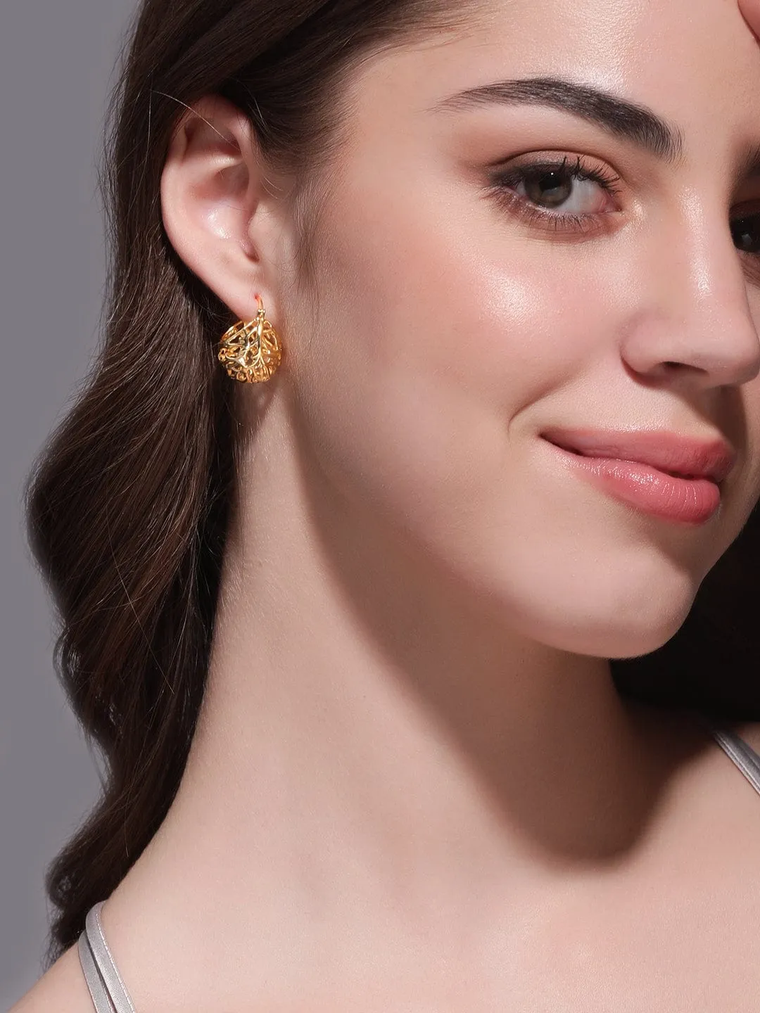 Rubans Voguish Golden Radiance: Gold Tone Hoop Earrings